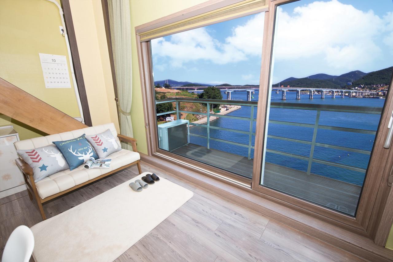 Hyacinth Pension Tongyeong Eksteriør billede